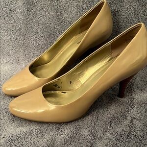 Bandolino Tan Classic Heels